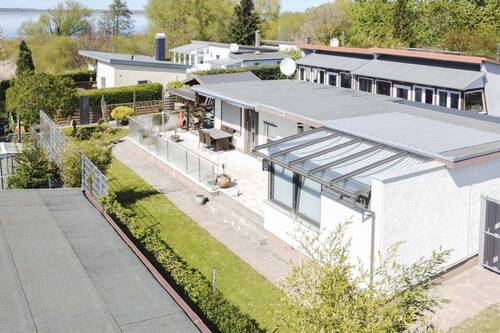 Bungalow Ansicht vom Poolbereich - 2 Zimmer Einfamilienhaus in Sommersdorf