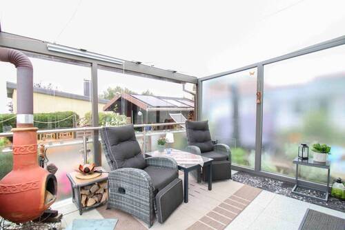 Überdachte Terrasse mit Kamin - 