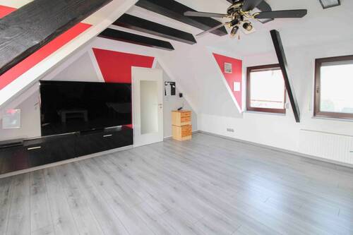 Wohnzimmer OG - Umfangreich modernisiertes Reihenmittelhaus in Calberlah-Jelpke mit Wintergarten