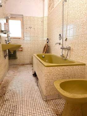 Badezimmer - 6 Zimmer Einfamilienhaus zum Kaufen in Berlin