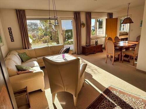 Licht durchflutetes Wohnzimmer - 