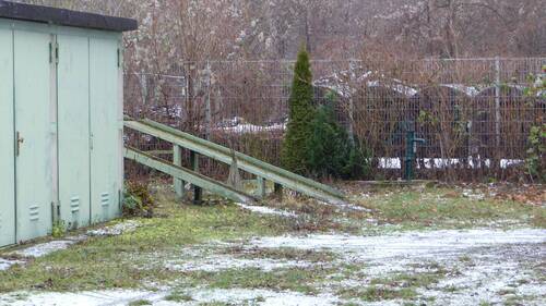 Bühne und Pumpe.JPG - Garage, Stellplatz zum Kaufen in Magdeburg