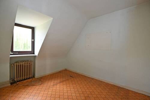 kleines Zimmer neben Bad - 