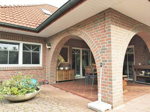 Terrasse mit Rundbogen und überdachte Eckterrasse - 