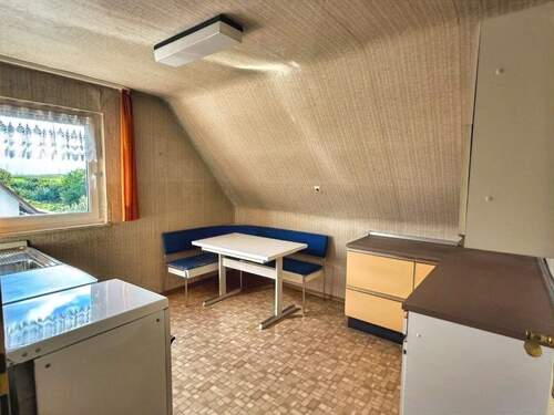 Helle Küche mit EBK im DG - 