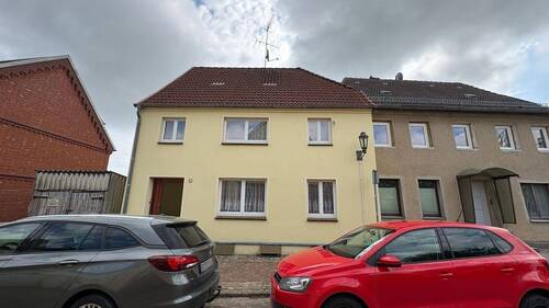 Gebäudeansicht 1 - 5 Zimmer Reihenendhaus zum Kaufen in Röbel