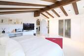 Gemütliches Schlafzimmer mit Sichtdachstuhl I DG - 