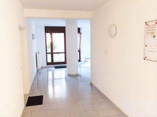 Hausflur - 3 Zimmer Etagenwohnung in Bremen