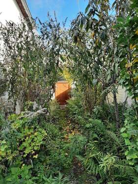 Garten_Blick_zur_Garage - 