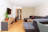 Wohnzimmer - 2 Zimmer Etagenwohnung zum Kaufen in Neumarkt in der Oberpfalz