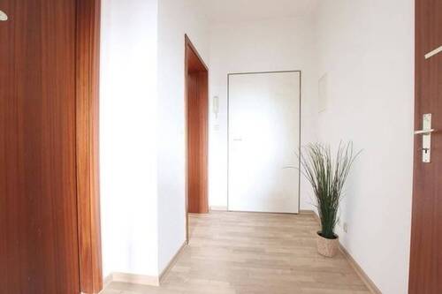 WE04_ Flur - Vermietete Zweiraum-Wohnung * offene Tageslicht-Küche*