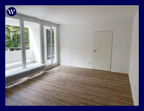 Wohnen - Helle + renovierte 2-Zimmer-Wohnung mit Balkon, guter Schnitt, separate Küche, Duschbad, Aufzug