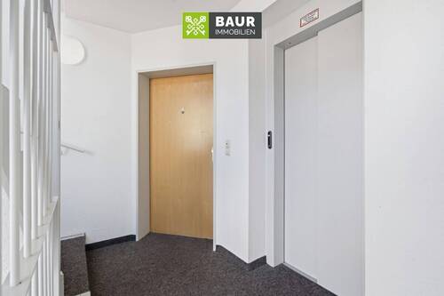 Eingang Treppenhaus - Etagenwohnung mit 79,00 m&sup2; in Friedrichshafen zum Kaufen