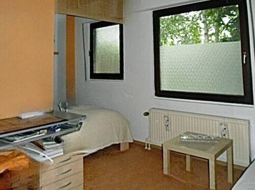 Schlafzimmer im EG - 4 Zimmer Etagenwohnung zum Kaufen in Berlin