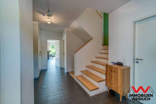 Eingangsbereich - Einfamilienhaus mit 197,50 m&sup2; in Moosach zum Kaufen