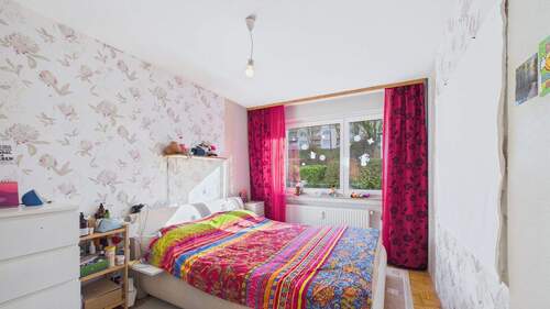 Schlafzimmer 1 - Gepflegte 3-Zimmer-Wohnung mit Westbalkon in ruhiger Lage von Ehningen