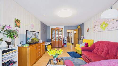 Wohnzimmer - 3 Zimmer Etagenwohnung in Eningen unter Achalm