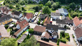 Luftaufnahme von Hofseite - 1 Zimmer Mehrfamilienhaus, Wohnhaus in Hinterweidenthal