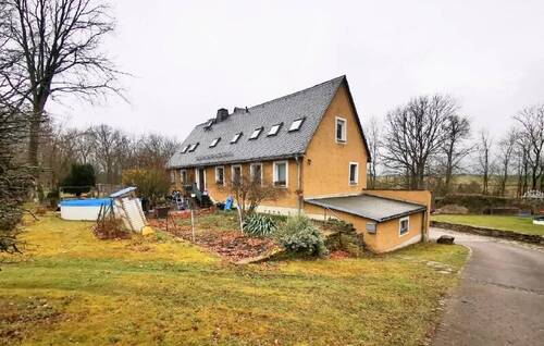 Lockere Babauung - Mehrfamilienhaus, Wohnhaus mit 460,00 m² in Halsbrücke zum Kaufen