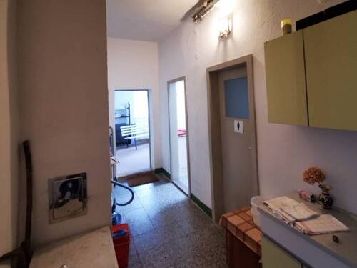 Flur mit WC-Zugang - 