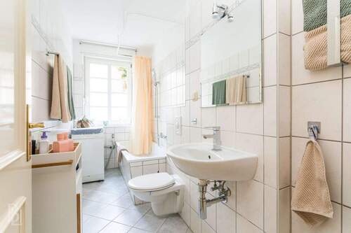 Badezimmer - Etagenwohnung mit 50,10 m&sup2; in Potsdam zum Kaufen