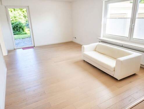 Wohnzimmer mit Gartenausgang - 5 Zimmer Einfamilienhaus in Werther