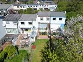 Luftaufnahmen - Familienidyll im Grünen: Reihenhaus in begehrter Lage in Cuxhaven mit wunderschönem Garten.