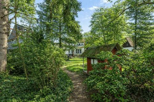 Eingewachsener Garten - 7 Zimmer Doppelhaushälfte in Berlin