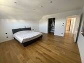 ...mit begehbarem Kleiderschrank - 