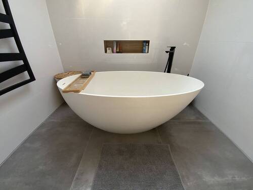 ...mit freistehender Badewanne... - 