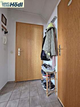 Eingangsbereich/Flur - Etagenwohnung mit 63,60 m² in Reutlingen zum Kaufen