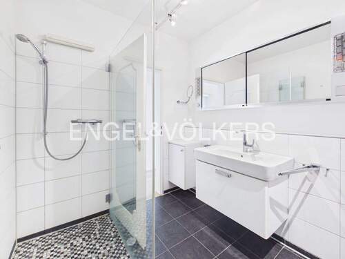 Duschbad - Etagenwohnung mit 130,00 m&sup2; in Krefeld zum Kaufen