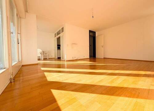 Wohnzimmer 2 - 3 Zimmer Etagenwohnung zum Kaufen in Starnberg