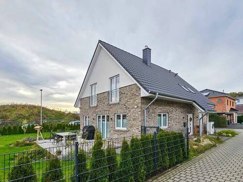 Beispiel Abbildungen mit Sonderleistungen - 4 Zimmer Einfamilienhaus zum Kaufen in Engelbrechtsche Wildnis