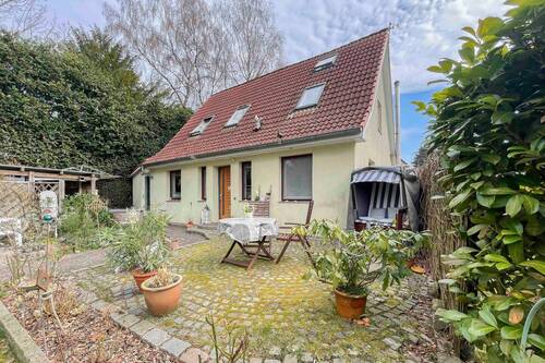 Außen - Sanierung erledigt, Lebensqualität gesichert: Ihr charmantes Eigenheim im Herzen von Stockelsdorf