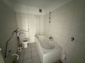 Innenliegendes Bad mit Badewanne - 