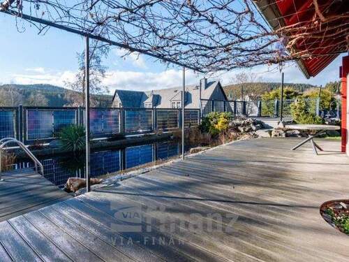 Terrasse mit Teich - 