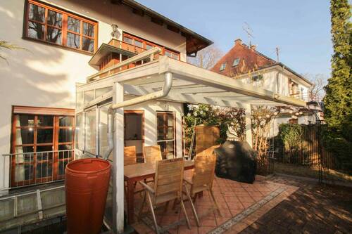 Außenansicht mit Terasse - 