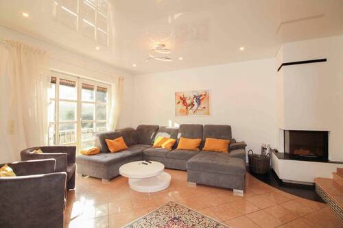 Wohnzimmer - Exklusives, hochmodernes Wohnen in ruhiger Bestlage - Stilvolle Erdgeschosswohnung mit Terrasse