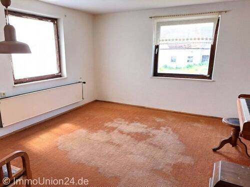 Bild 2 - 7 Zimmer Einfamilienhaus zum Kaufen in Feuchtwangen