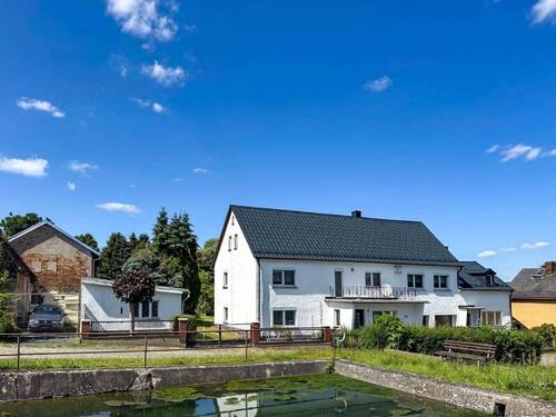 Ansicht von Südwest - 7 Zimmer Mehrfamilienhaus, Wohnhaus zum Kaufen in Neukirch