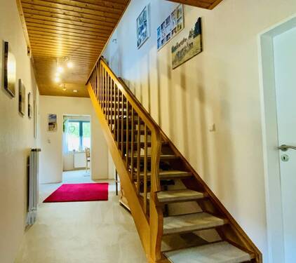 Flur und Treppe - 