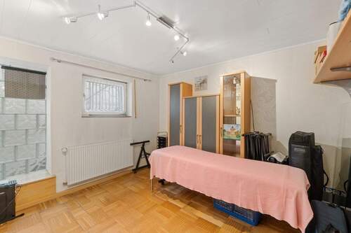 Zimmer 4 im KG.jpg - 