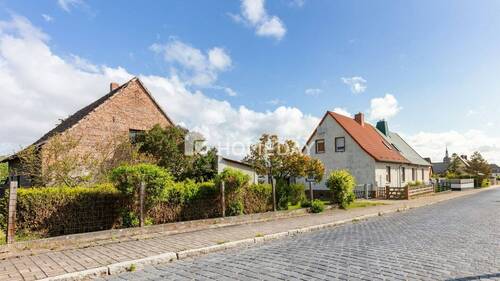 Außenansicht 1 - 5 Zimmer Doppelhaushälfte in Querfurt