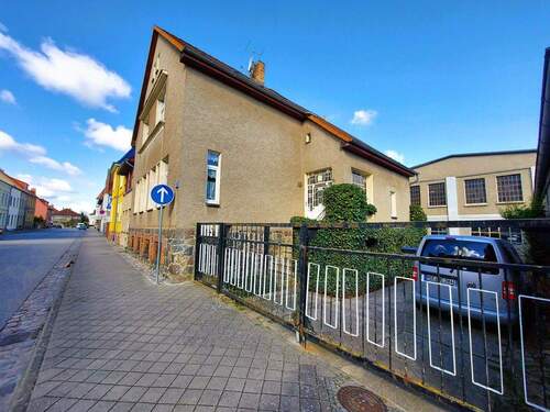 Hausansicht mit Hofzufahrt - Mehrfamilienhaus, Wohnhaus mit 318,00 m² in Malchin zum Kaufen