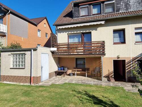 Ansicht mit Garage - 5 Zimmer Doppelhaushälfte in Garbsen