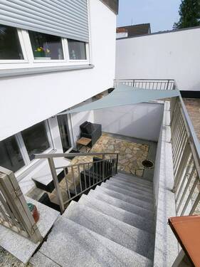 Blick auf die Terrasse UG.jpg - Mehrfamilienhaus, Wohnhaus in Fürth