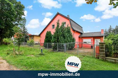 Hausansicht - Ihr Mehrgenerationen-Traum - Platz, Komfort & flexible Nutzungsmöglichkeiten