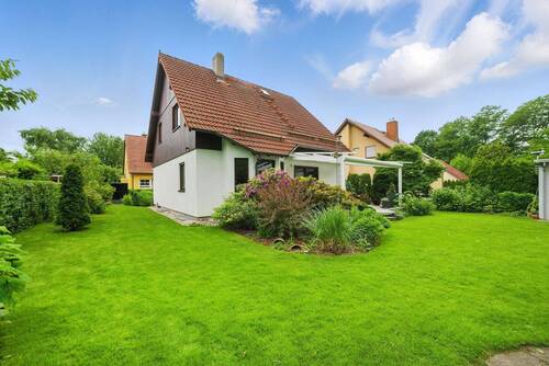 Blick vom Garten - Einfamilienhaus mit 135,00 m² in Großnaundorf zum Kaufen