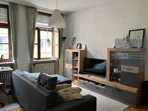 Wohnzimmer 2 - 4 Zimmer Etagenwohnung zur Miete in Trier